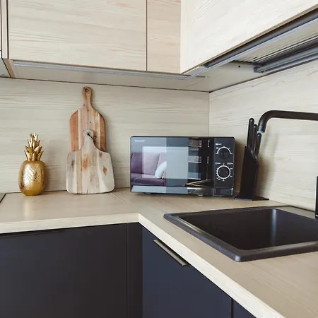 Glass Ceiling Kipinae *