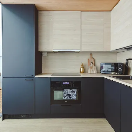 Glass Ceiling Kipinae Levi